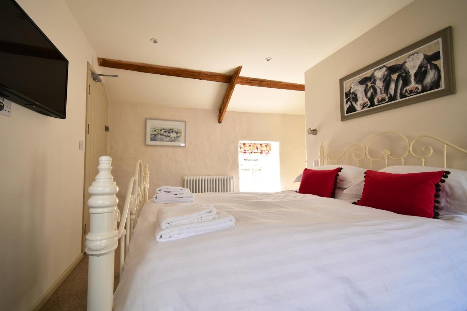 Carew Inn Экстерьер фото