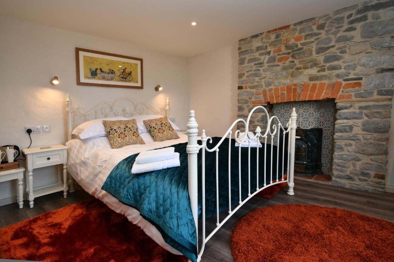 Carew Inn Экстерьер фото